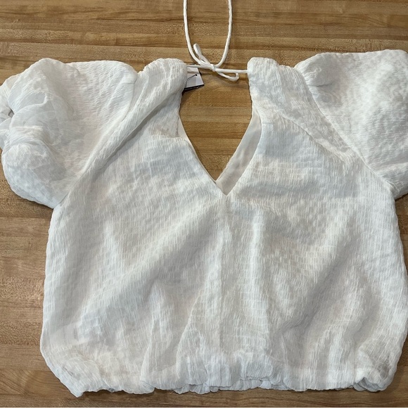 ๐ค ASTR The Label White Textured Puff Sleeve Top โ Size XS ๐ค NWT | - Picture 3 of 10